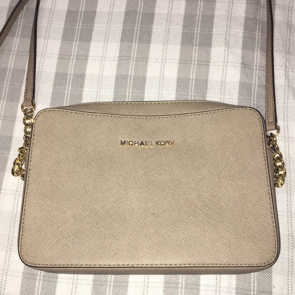 Michael Kors Handbags - Michael Kors crossbody purse